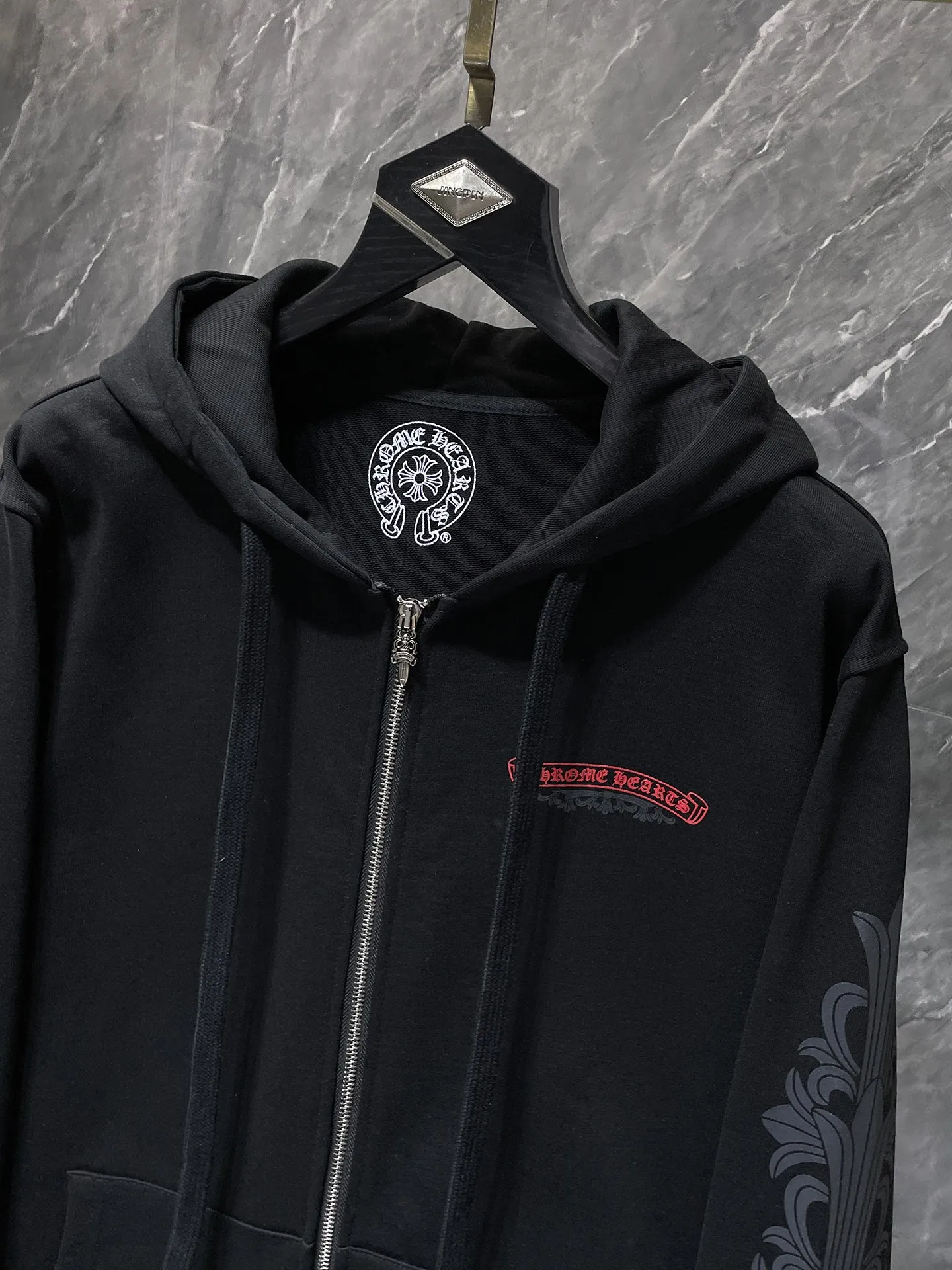 Q22—P230 -Chrome Hearts/Chrome Hearts printed zipper sweatshirt cardigan jacket -420 grams of high-density, high-quality wool, soft, delicate and skin-friendly, soft and silky to the touch, warm and skin-friendly -The hardware and zipper accessories are all customized and full of details -Colour: black -Size: S M L XL